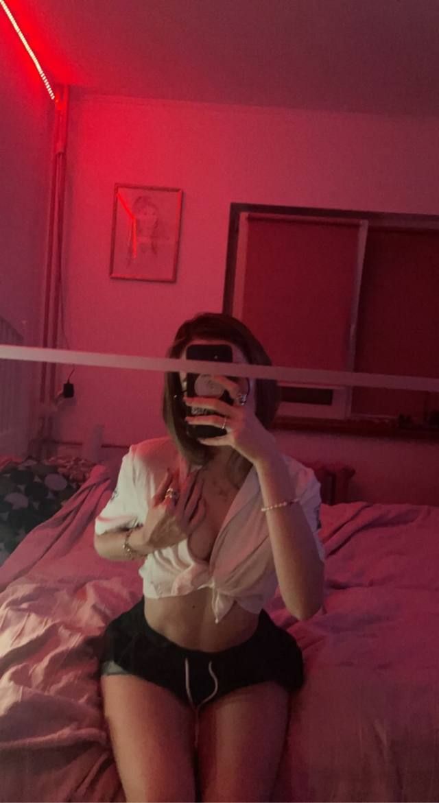 Available for incall and outcall fun,car play,blow job and massage - Image 3